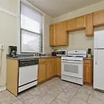 Two-Bedroom On N Lincoln Avenue Apt 3D