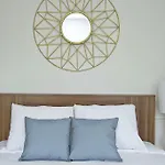 Six-Bedroom On N Lincoln Avenue Apt 3