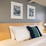 One-Bedroom On W Palmer Street Apt L1