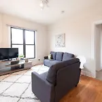 Three-Bedroom On N Lincoln Avenue Apt 3E