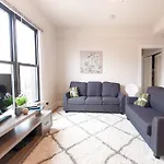 Three-Bedroom On N Lincoln Avenue Apt 3E