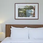 Six-Bedroom On N Lincoln Avenue Apt 3