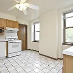 Six-Bedroom On N Lincoln Avenue Apt 3
