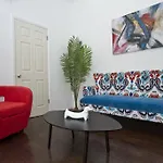 Apartment On W Belmont Avenue 1R