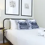Two-Bedroom On N Southport Avenue Apt 3B