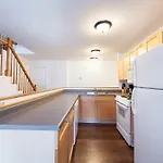 Three-Bedroom On N Lincoln Avenue Apt 2F