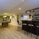 Three-Bedroom On W Berwyn Avenue Apt 1