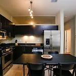 Two-Bedroom On N Halsted Street Apt 302