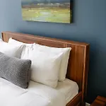 Two-Bedroom On N Halsted Street Apt 301