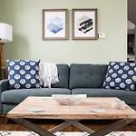 Three-Bedroom On W Barry Avenue Apt 2R