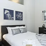 Sonder — Damen Apartment
