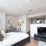 Studio On E Roosevelt Road Apt 705
