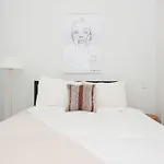 Two-Bedroom On N Halsted Street Apt 304
