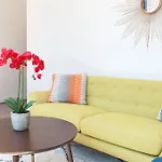 Studio On W Fullerton Avenue Apt B