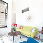 Studio On W Fullerton Avenue Apt B