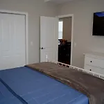Beautiful 2 Bedroom Apartment By The Lake