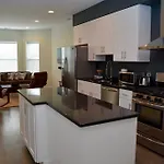 Beautiful 2 Bedroom Apartment By The Lake