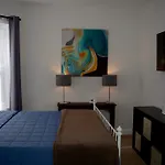 Beautiful 2 Bedroom Apartment By The Lake