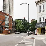 2Br Apartment Heart Of Lincoln Park