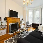 2Br Apartment Heart Of Lincoln Park