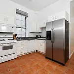 2Br Apartment Heart Of Lincoln Park