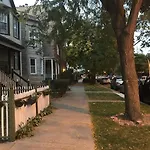 Hollywood Llc Homestay *