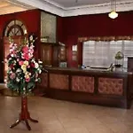 At Lincoln Park Hotel 2*
