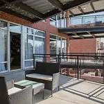Sonder Lincoln Park Aparthotel Chicago