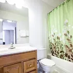 Suite Home Chicago - Eugenie Terrace Two-Bedroom Apartment