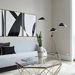 Sonder At 943 Crosby