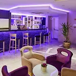 Hotel Doubletree By Hilton Magnificent Mile 4*