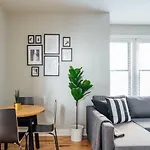 Convenient & Newly Decorated 1Br Apartment - Roscoe 1D