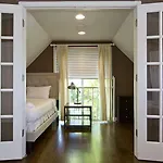 Grand 3Br In Roscoe Village By Sonder