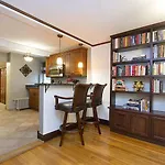 Architectural 1Br In Lincoln Park By Sonder