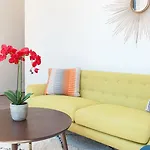 Smart Studio In Lincoln Park By Sonder