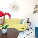 Sleek Studio In Lincoln Park By Sonder