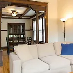 Wrigley Oasis! Steps From The Field! - 3Bd 1Ba