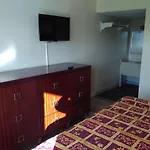 Aloha Motel 2*