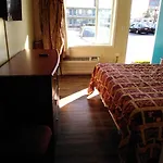 Aloha Motel 2*