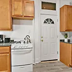 Cool 2br Close To Fun - Grace 2 Apartment *