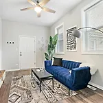 Trendy & Insta-Worthy 2Br Apartment - Kimball Rear