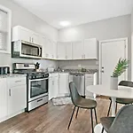 Trendy & Insta-Worthy 2Br Apartment - Kimball Rear