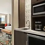 Hilton Grand Vacations Club Magnificent Mile Hotel 3*