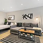 In Close To Boystown - Oakdale 204 Rep Chicago