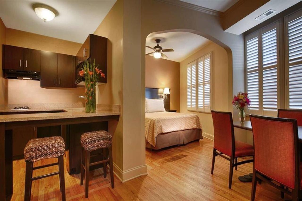 Western Hawthorne Terrace 3* Chicago