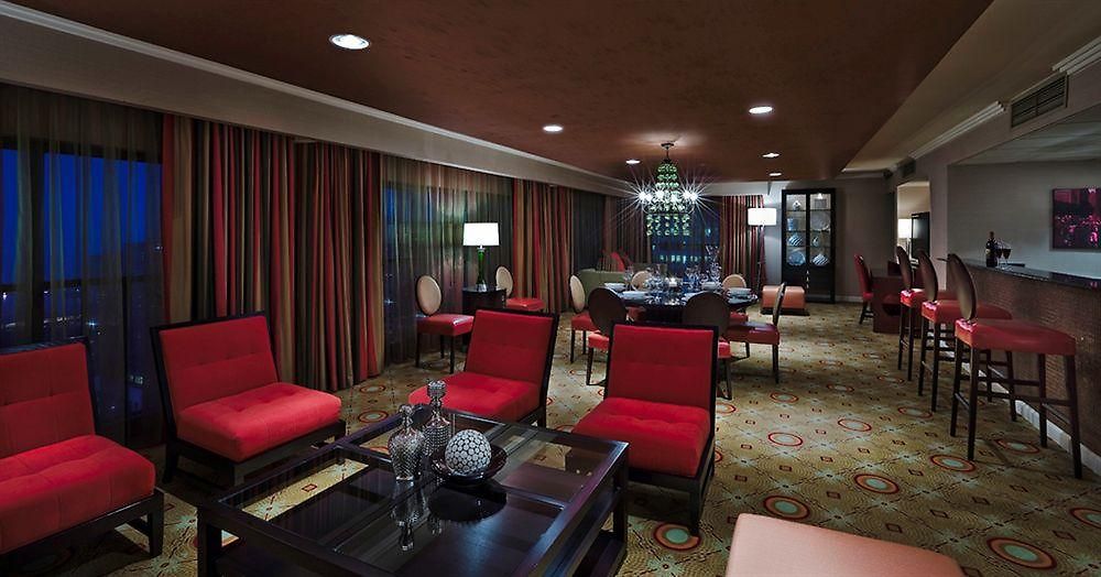 Marriott Downtown Magnificent Mile Hotel