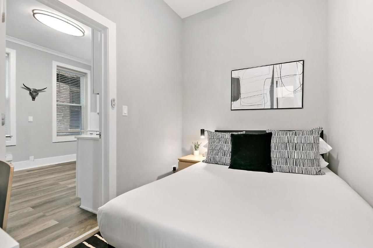 Apartment 2br Comfy And Stylish In West Town - Erie 1r Chicago