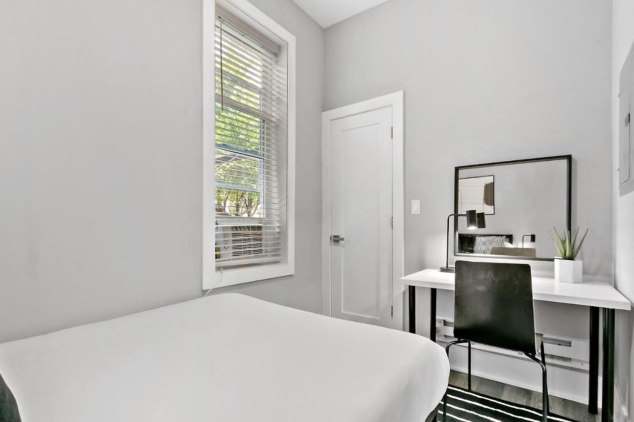 2br Comfy And Stylish In West Town - Erie 1r Apartment *
