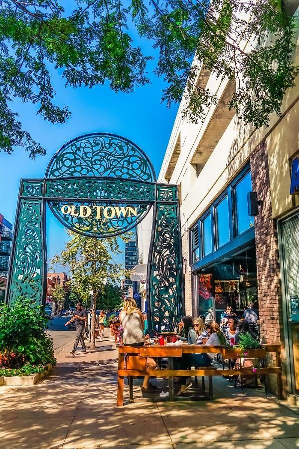 Level - Old Town Chicago