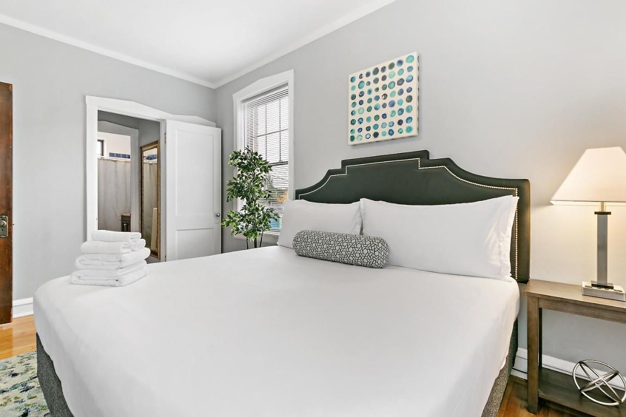 Captivating 1br With Full Kitchen - Belmont I4